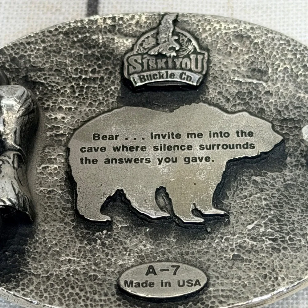 Siskiyou Belt Buckle OS Silver 1993 Vintage Bear Paw Print Pewter USA Made A-7